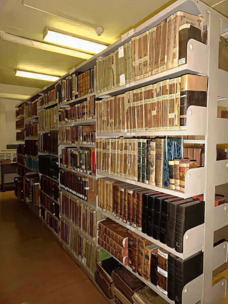 Libros en el sótano de la casa de Los Eudistas en Charlesbourg. - Crédito: Gilles Ouellet/Robert Berger